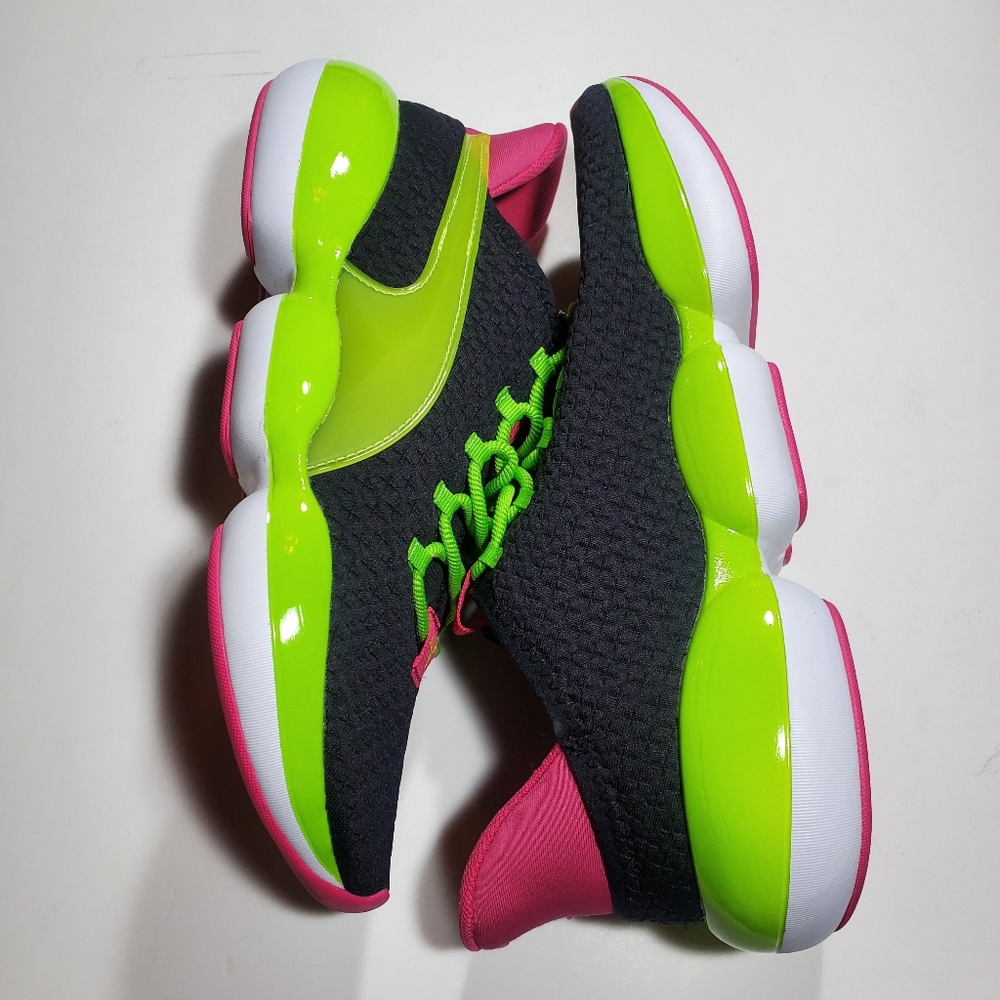puma womans sz8.5 mode xt Neon new without box